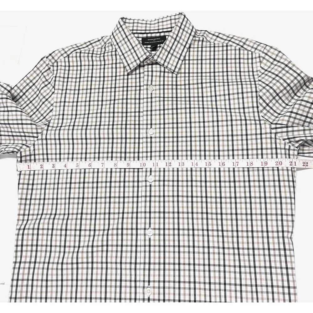 Banana Republic Men's Wrinkle Resistant Athletic Fit Dress Shirt Size Medium